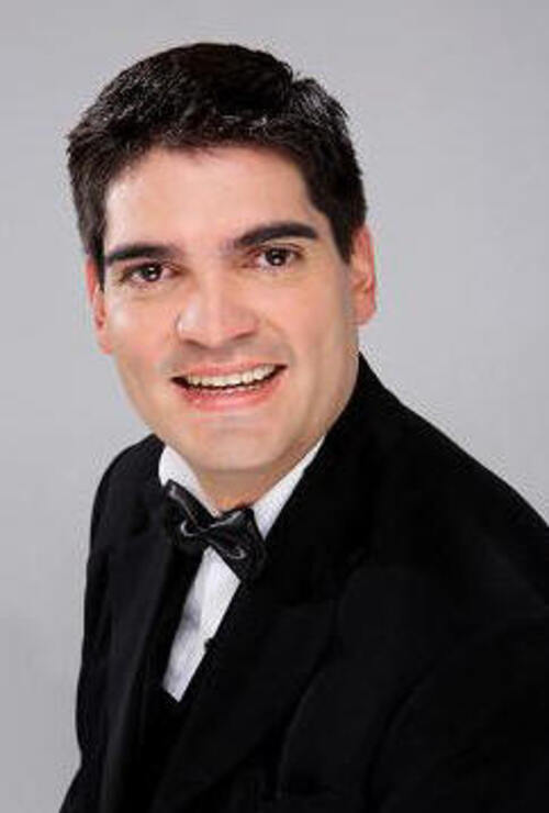 Dr. Luis Sanchez<small>2009、2012</small>